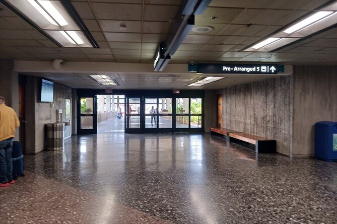 Airport Shuttle - HNL Airport to Waikiki - Price and Value for a One-Way Airport Transfer
