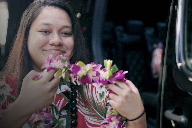 Aloha Lei Greeting on Arrival in Honolulu - What You Get: Orchid Flowers or Kukui Nut Lei