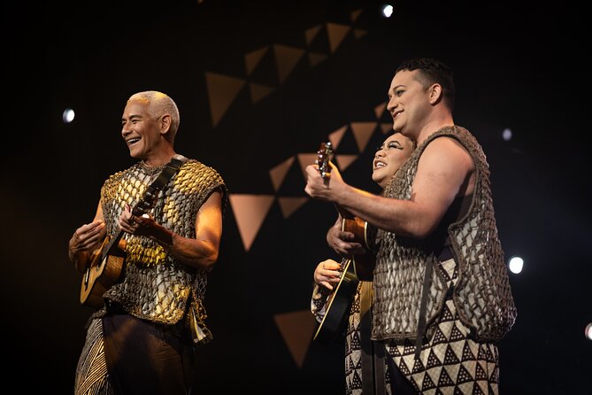 'Auana by Cirque du Soleil at the Waikiki Beachcomber Hotel - The mix that makes it work: acrobats, comedians, musicians, singers, hula