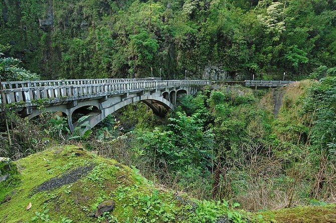 Day Trip from Oahu to Maui: Road to Hana Adventure - Pa’ia and plantation-era context (without the museum stop)