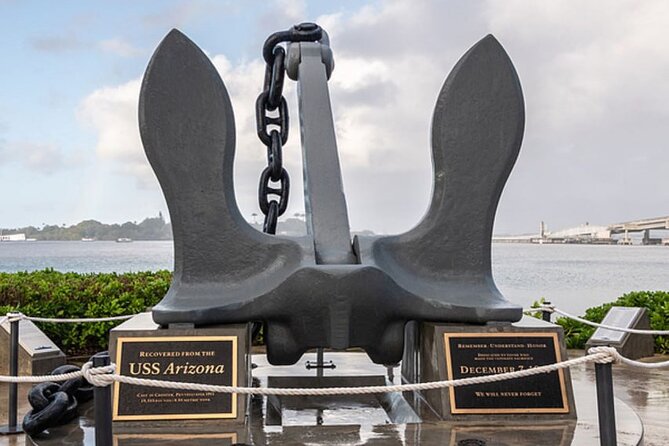 Deluxe Pearl Harbor USS Arizona Memorial and Honolulu City Tour - Food, drinks, and that complimentary T-shirt offer