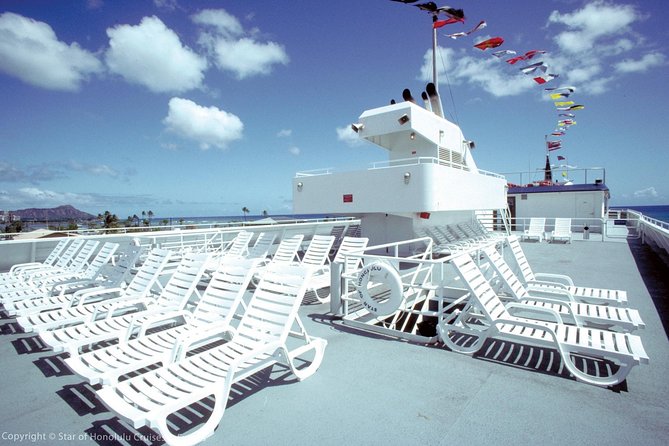 Early Bird Whale Watching Cruise from Waikiki - How long you really spend with whales