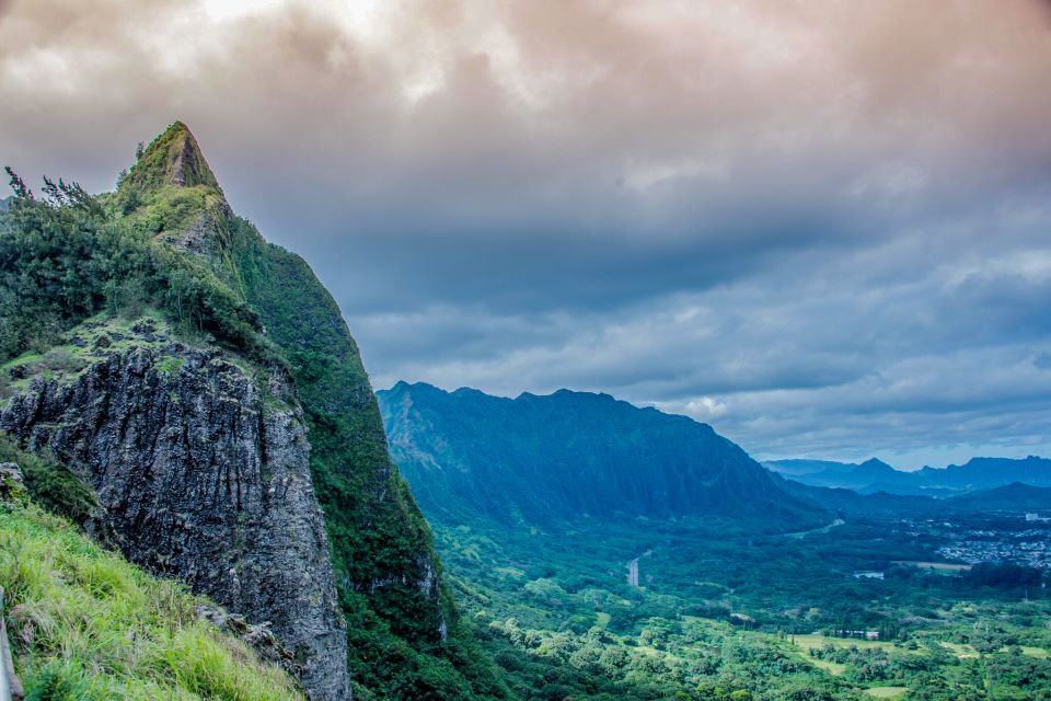 From Waikiki: Best of Oahu Photo Tour with Pickup - Halona Beach Cove and the Blowhole: Lava-Tube Drama in Real Time