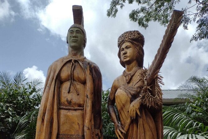 Full Day Oahu Tour with Byodo Temple & Waimea Waterfalls - Byodo-In Temple in the Valley of the Temples