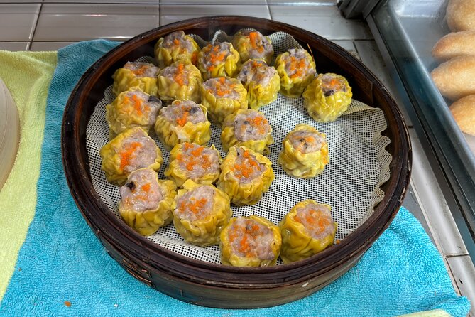 Hawaii Off The Beaten Path Food Tour - Fruit stops in Honolulu: seasonal, exotic, and genuinely hard to replicate