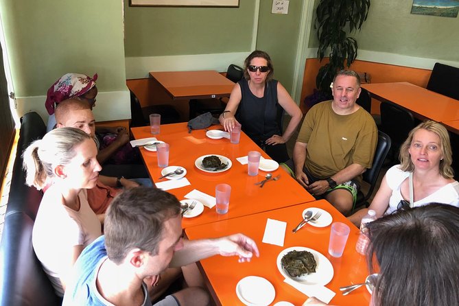 Hawaiian Food Tour by Bike in Oahu - What the guide actually does (beyond ordering you snacks)