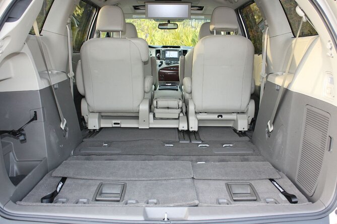 Honolulu Airport & Waikiki Hotels Private Transfer by Minivan (up to 5 people) - Small Extras: Orchid Lei Greeting, Luggage Help, and Kids