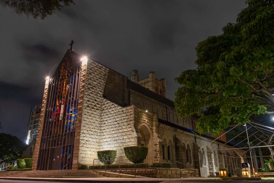 Honolulu Haunts: Ghosts and Spirits Walking Tour - Stop 2: Red Rainbow and the Shift Toward Street-Level Haunts
