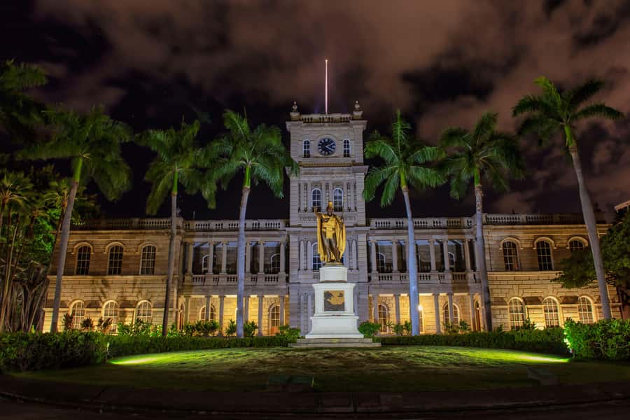Honolulu Haunts: Ghosts and Spirits Walking Tour - Meeting at King Kamehameha Statue and Starting at 7 PM