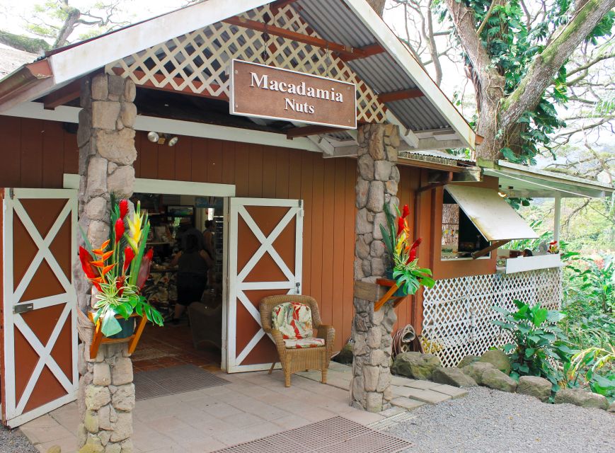 Honolulu: Oahu Sights and Bites Circle Island Foodie Tour - Local Fruit Sampler: Small, Fresh, and Easy to Overlook