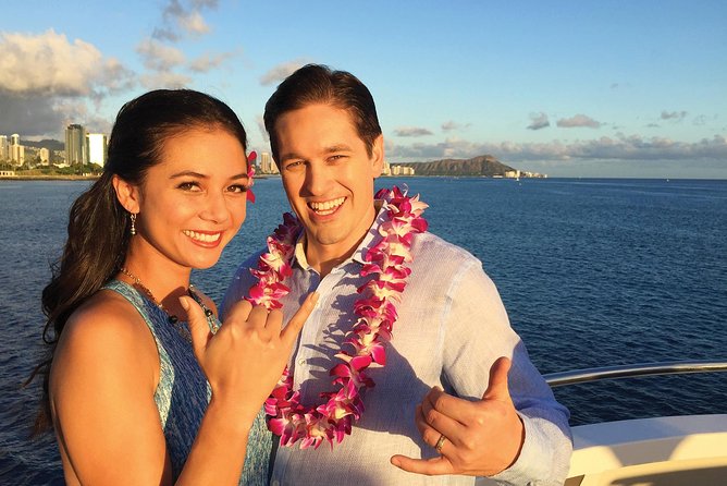 Honolulu: Pacific Star Sunset Dinner Cruise and Show - Getting to Pier 8: Aloha Tower Marketplace and a 5:30 pm start