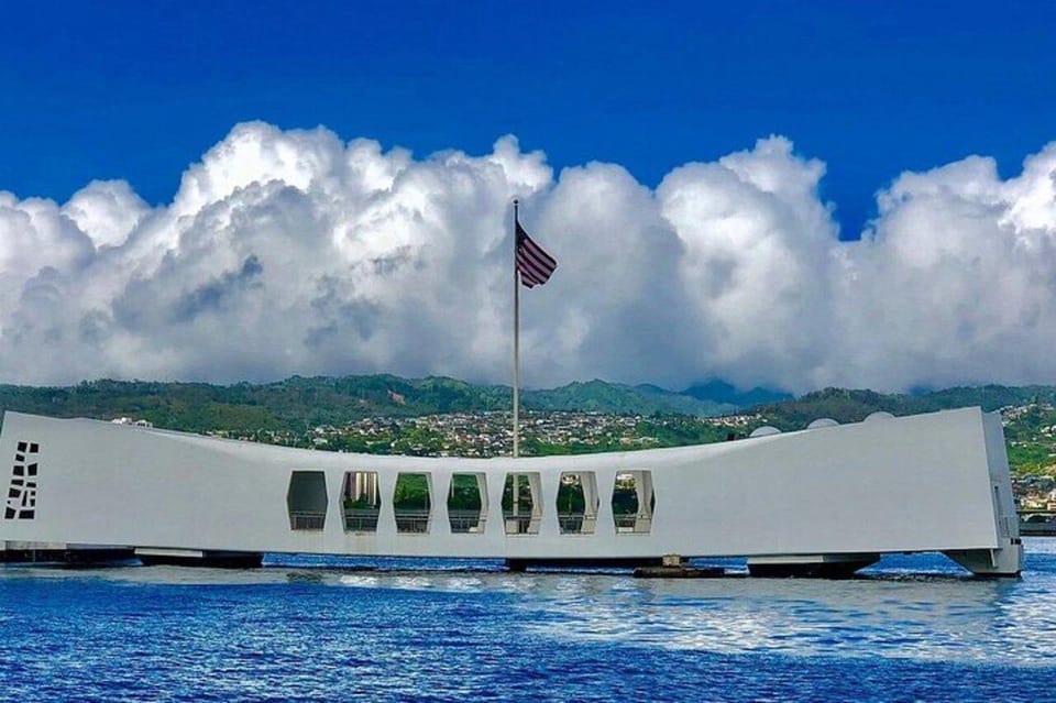 Honolulu: Pearl Harbor, USS Arizona and Battleship Missouri - The guide factor: how you get more out of each stop