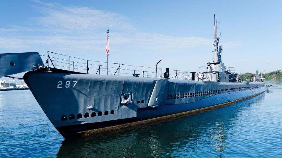 Honolulu: Pearl Harbor, USS Arizona Memorial [Early Access] - Ali‘iōlani Hale, Hawaii Five-0, and the King Kamehameha statue photos