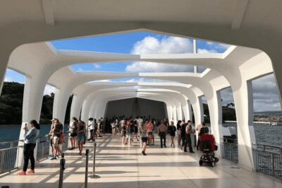 Honolulu: Pearl Harbor USS Arizona Memorial Tour - Getting from Waikiki to Pearl Harbor without the headache