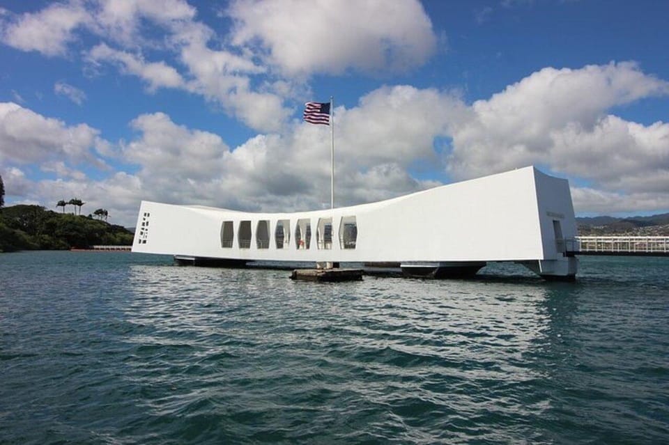Honolulu: Pearl Harbor USS Arizona Memorial Tour - The USS Arizona Memorial boat ride: what happens on the water