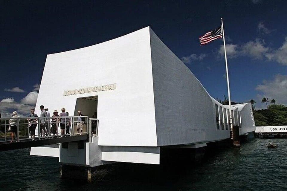 Honolulu: Pearl Harbor USS Arizona Memorial Tour - Respectful pacing at a solemn site (and why the guide helps)