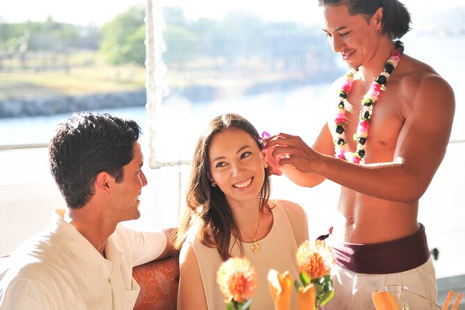 Honolulu: Three Star Deluxe Sunset Dinner Cruise and Show - Quick hits before you go