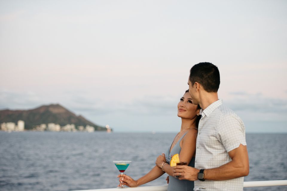 Honolulu: Waikiki Sunset and Cocktail Cruise - Food and snacks: what to expect if you get hungry