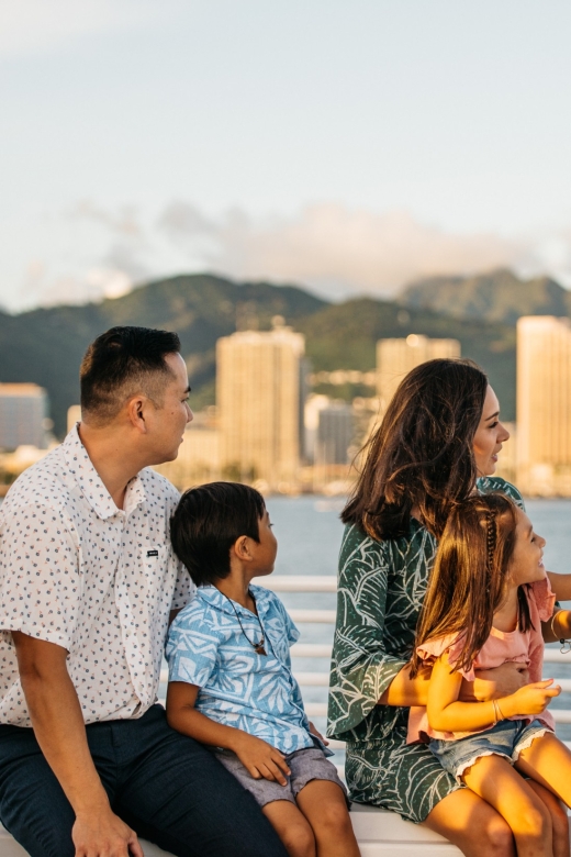 Honolulu: Waikiki Sunset and Cocktail Cruise - Live music, crew energy, and the photo moment
