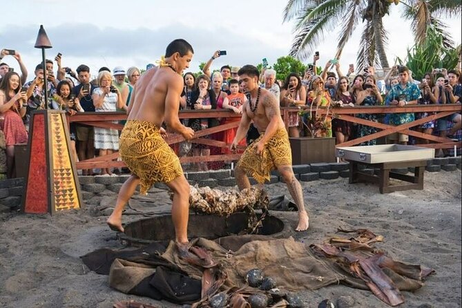 Oahu: Germaine's Luau - Kapolei’s beachfront setting: the big reason to choose Germaine’s