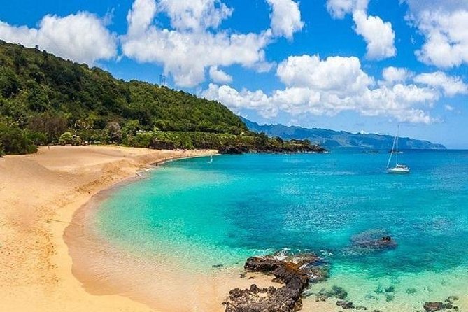 Oahu Grand Circle Island Experience from Waikiki - Kualoa Regional Park, Kahuku Shrimp Lunch, and North Shore Photo Stops