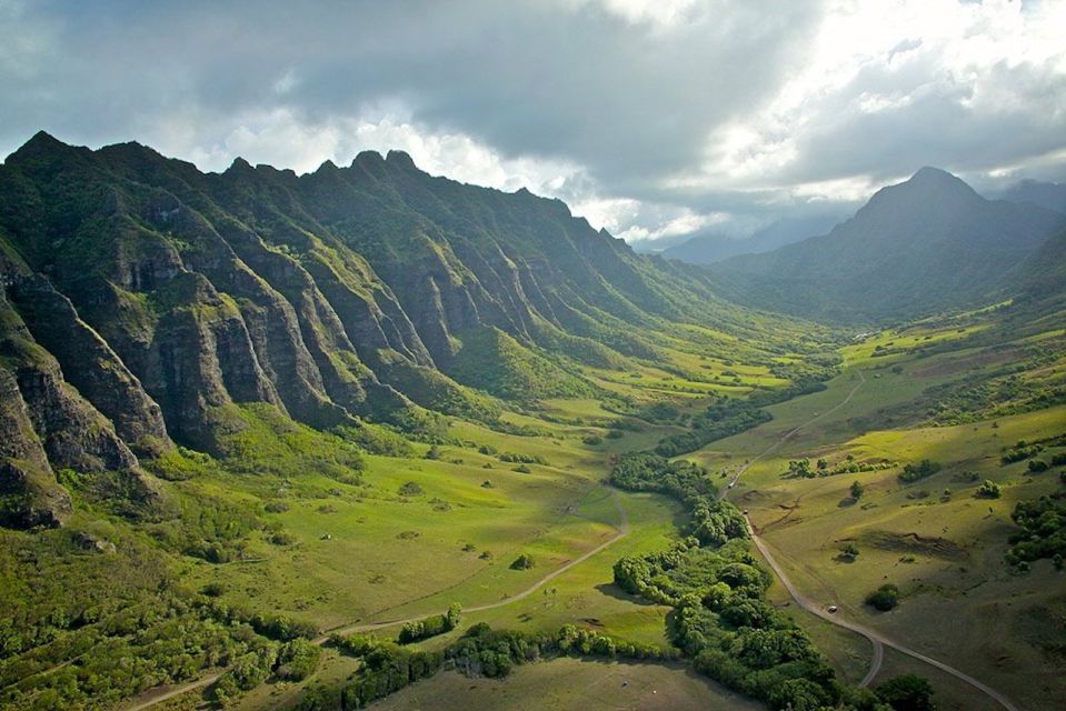 Oahu: Kualoa Movie Sites, Jungle, and Buffet Tour Package - Kualoa Ranch in One Day: how the 7-hour rhythm works