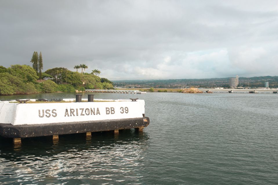 Oahu: Pearl Harbor, USS Arizona, and City Highlights Tour - Punchbowl National Cemetery: the stop that keeps the story human