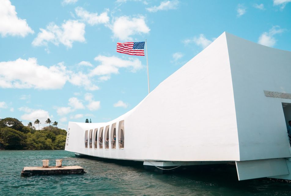 Oahu: Pearl Harbor, USS Arizona, and City Tour - Punchbowl Crater: remembrance with views and quiet scale
