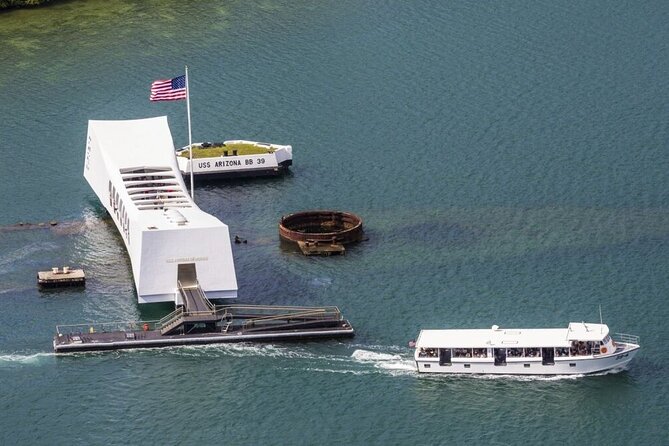 Oahu: Pearl Harbor USS Arizona Memorial Tour - The Pearl Harbor visitor center: War and Attack exhibits first