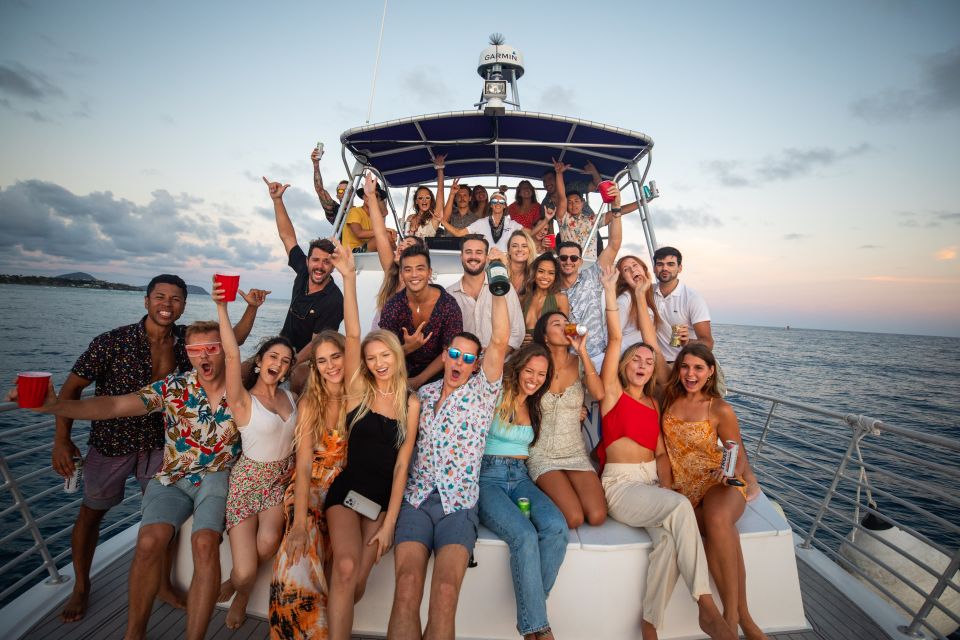 Oahu: Premium Waikiki Sunset Party Cruise with Live DJ - DJ, lights, and dancing with surround sound