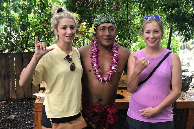 Oahu Ultimate Circle Island: 30 Spots, 10 Epic Stops - Macadamia farm outlet: the tasting stop worth waking up for