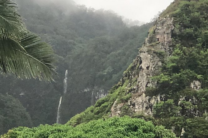 Oahu Ultimate Circle Island: 30 Spots, 10 Epic Stops - Surf coasts, Pipeline-style energy, and turtle luck at Laniakea