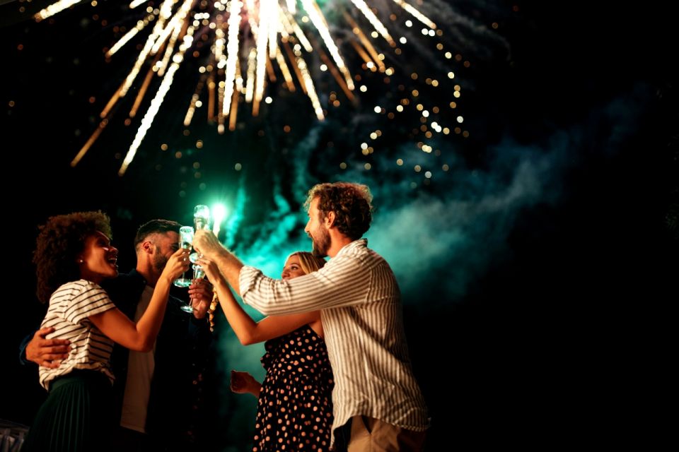 Oahu: Waikiki Friday Fireworks Cruise with Snacks and Drinks - Key things to know before you go