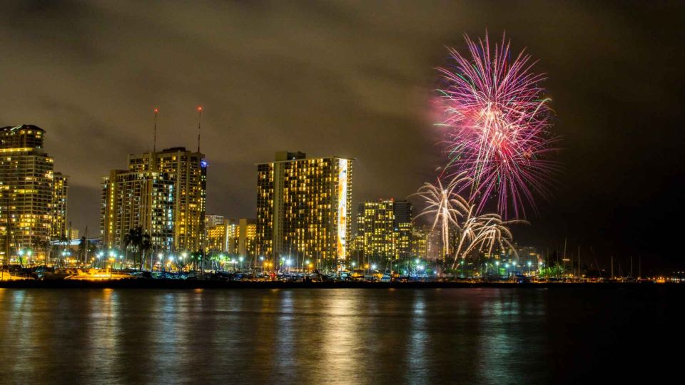 Oahu: Waikiki Friday Fireworks Cruise with Snacks and Drinks - What you’ll see on the water: Waikiki at night does hit different