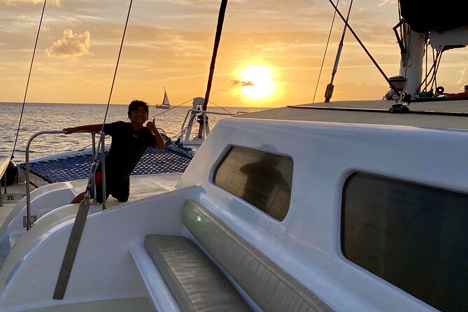 Oahu's Waikiki Coast: Moana’s Sunset Cocktail Sail - Premium cocktails with one free round: is it good value?