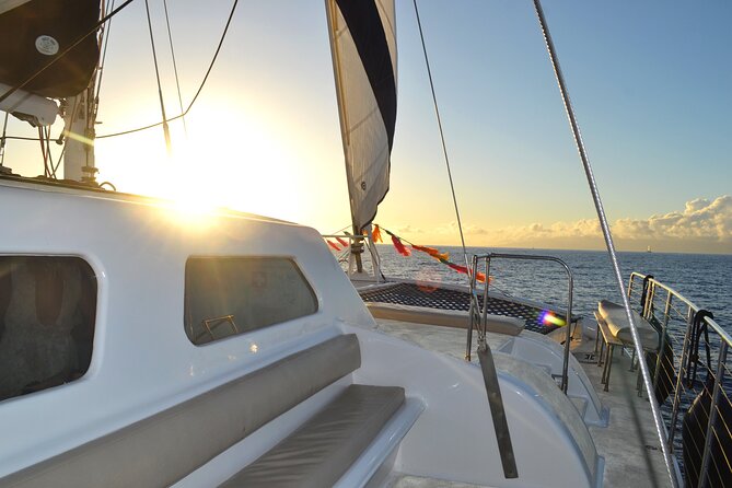 Oahu's Waikiki Coast: Moana’s Sunset Cocktail Sail - Crew energy: attentive service and lots of photo help