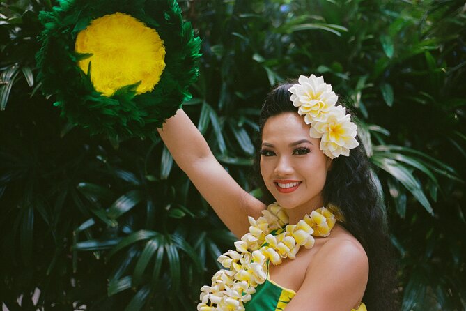 Paina Waikiki Luau at Waikiki Beach Marriott - Before the Show: Lei Making, Temporary Tattoos, and the Kamaʻāina Welcome