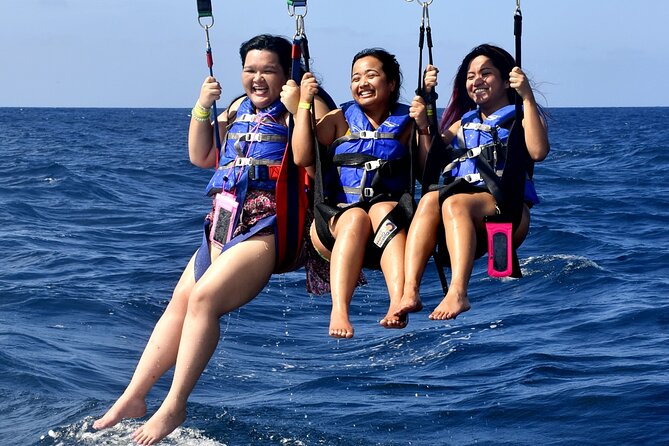 Parasailing in Waikiki from Oahu Hawaii - Solo or tandem: choosing who shares the view