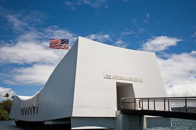 Pearl Harbor, National Memorial Cemetery and Honolulu City Tour - Food and pacing: how to avoid the rushed feeling