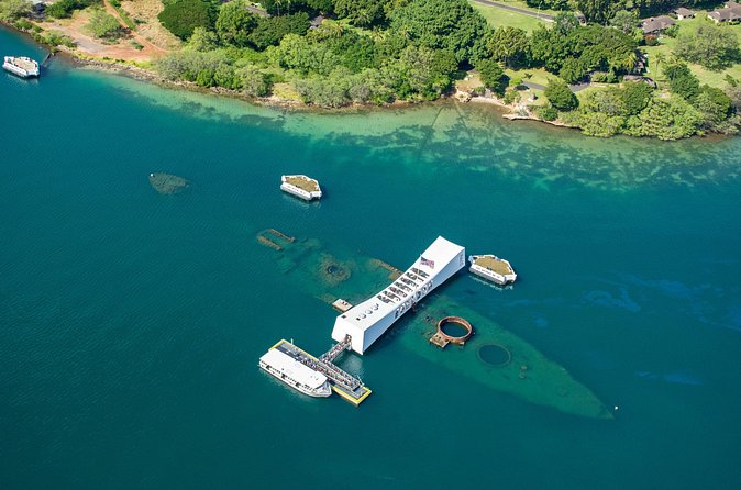 Pearl Harbor USS Arizona Memorial and Honolulu City Tour - The guides: what good guiding looks like on this day