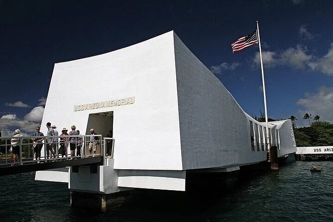 Pearl Harbor: USS Arizona Memorial & Battleship Missouri - Honolulu drive-by moments: cemetery, palace, capitol, and Kamehameha