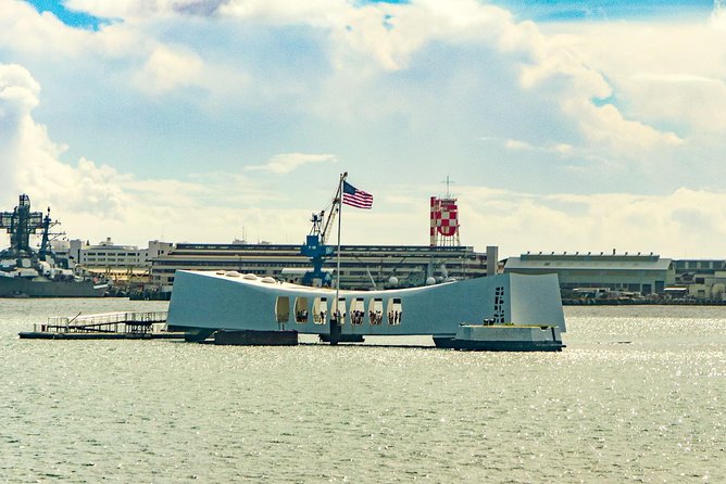 Pearl Harbor: USS Arizona Memorial & USS Missouri Battleship Tour from Waikiki - From Waikiki to Pearl Harbor: why the early shared ride matters