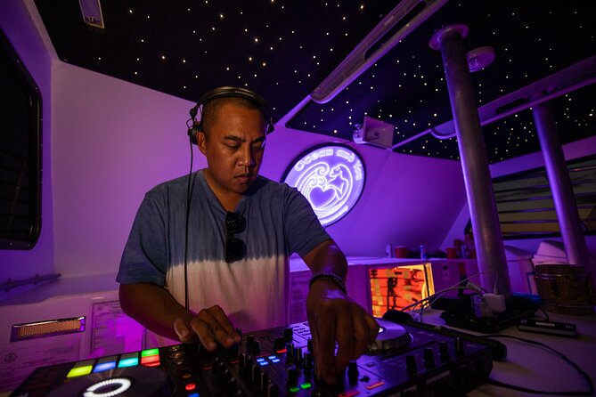 Premier Waikiki Sunset Party Cruise with Live DJ and Full Bar - Diamond Head and Waikiki Views on a Two-Deck Powerboat