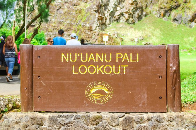 Sights & Bites Ultimate Oahu Circle Island Foodie Tour - Halona Blowhole: A Pacific Backdrop That Never Gets Old