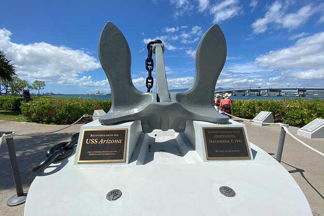 Tribute to Pearl Harbor Arizona Memorial Tour - The USS Arizona Memorial: the boat ride and the pause built in